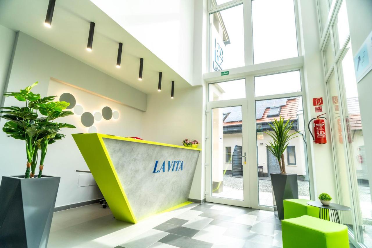 La Vita Premium Panzio Дьюла Екстер'єр фото